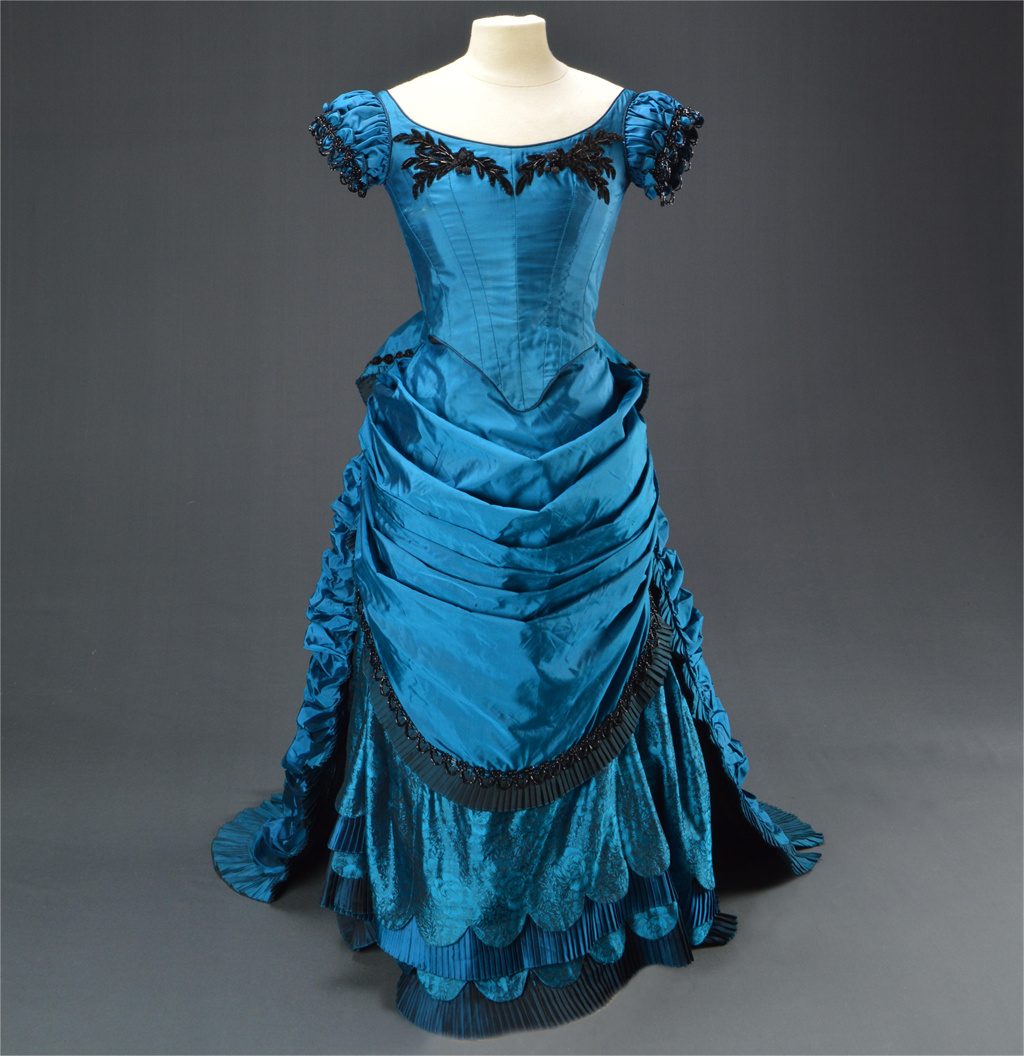 Evening Gown - Filminterview mit dem Vampir Claudia Cosplay